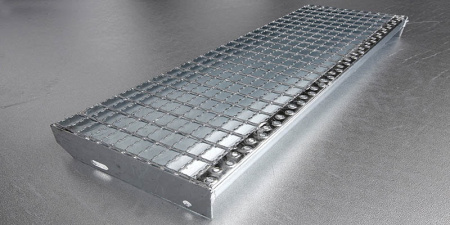 Standardowy stopień SERRATED z kraty zgrzewanej ocynkowany 002 100x50