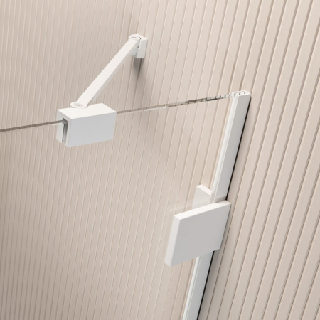 Essenza_PRO_white_CLOSEUP_01_RADAWAY_RS_v01_fix_01-1140x1140